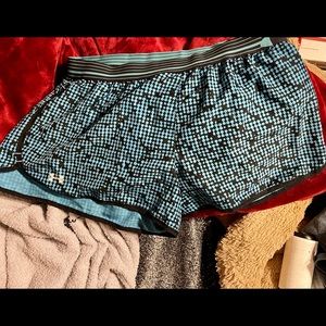Large UNDER ARMOUR athletic shorts